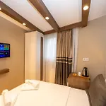 Hotel Grand *