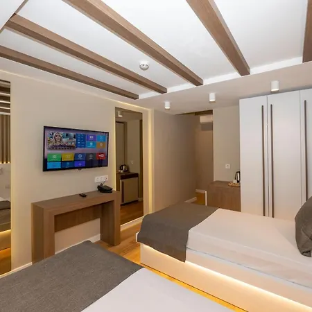 Grand Hotell *